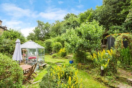 3 bedroom Mid Terrace House for sale