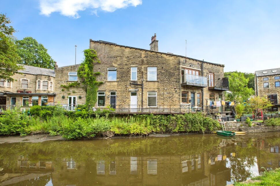 3 bedroom Mid Terrace House for sale
