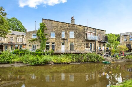 3 bedroom Mid Terrace House for sale