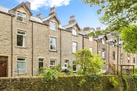 3 bedroom Mid Terrace House for sale