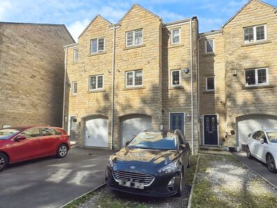 4 bedroom Mid Terrace House for sale
