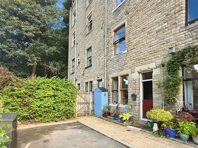 1 bedroom  House for sale