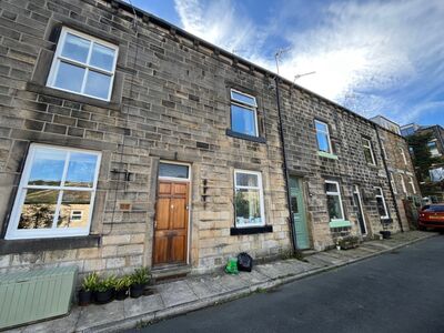 3 bedroom Mid Terrace House for sale