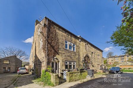 3 bedroom Mid Terrace House for sale