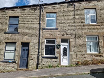 3 bedroom Mid Terrace House to rent