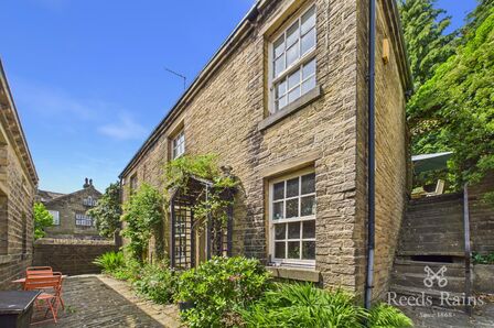 Luddenden, 4 bedroom Detached House for sale, &pound;600,000