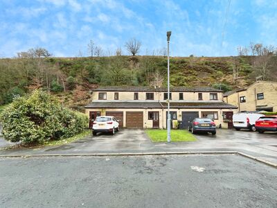 3 bedroom Mid Terrace House for sale