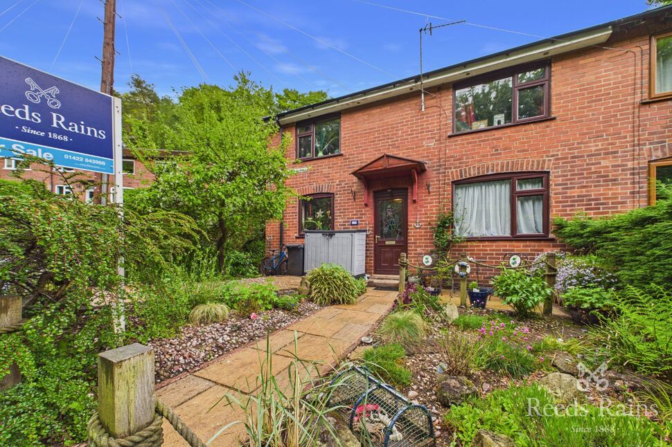 3 bedroom Mid Terrace House for sale