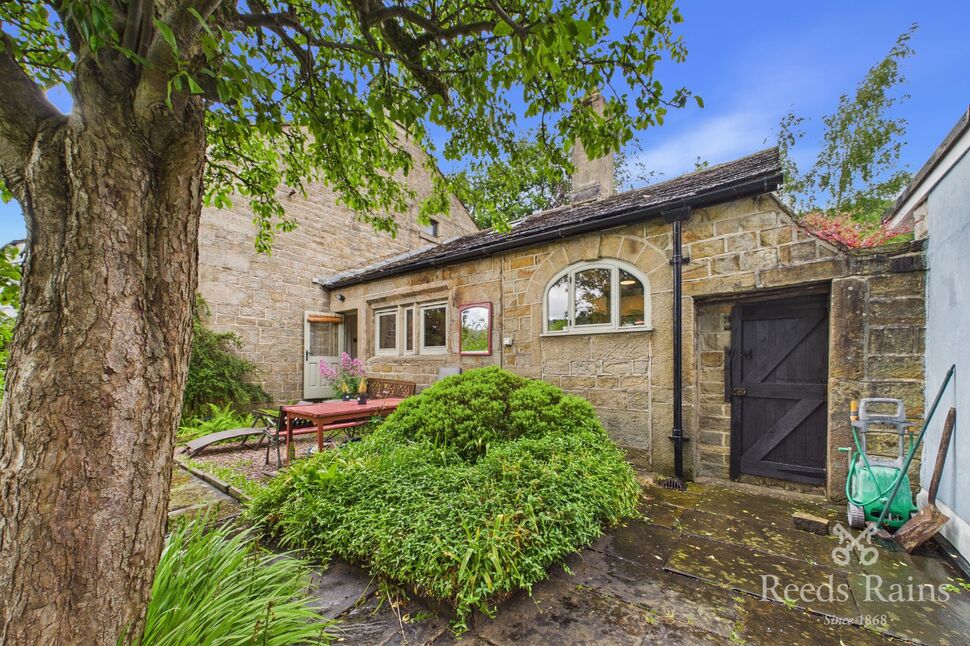2 bedroom End Terrace House for sale