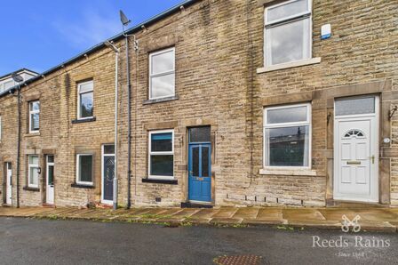 3 bedroom Mid Terrace House for sale