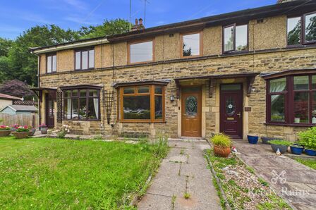 3 bedroom Mid Terrace House for sale
