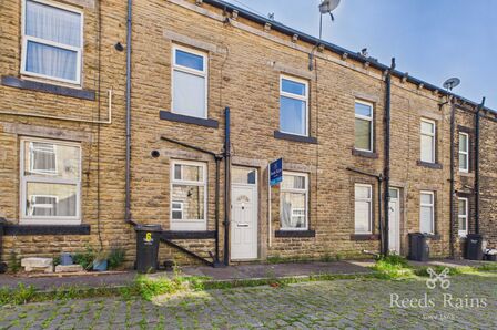 Glen View Street, 2 bedroom Mid Terrace House to rent, &pound;700 pcm
