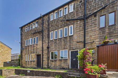 1 bedroom Mid Terrace House for sale