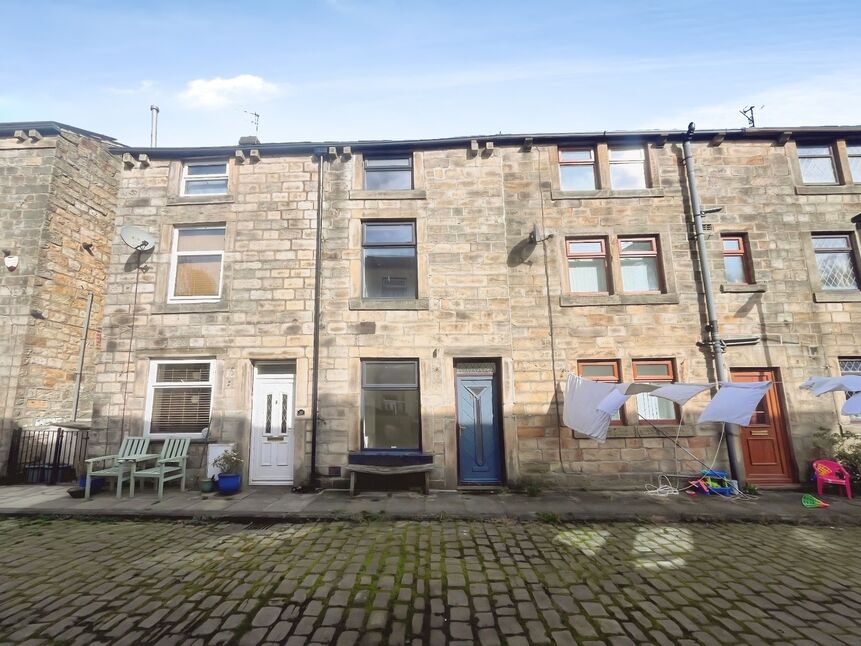 3 bedroom Mid Terrace House for sale