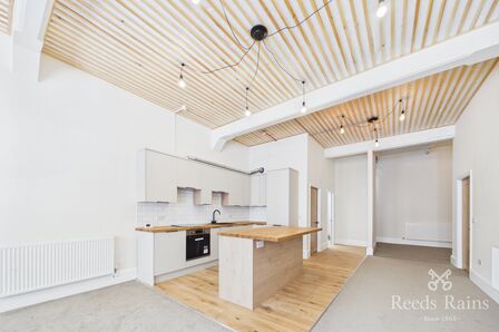 Carlton Street, 1 bedroom Flat to rent, &pound;995 pcm