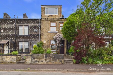 3 bedroom Mid Terrace House for sale