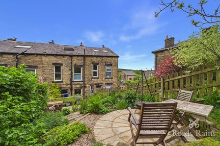 2 bedroom Mid Terrace House for sale