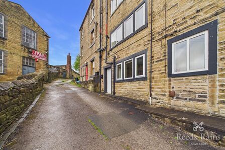 1 bedroom Mid Terrace House for sale