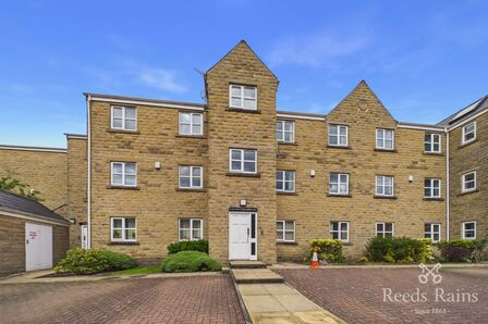 Longfellow Court, 2 bedroom Flat to rent, &pound;825 pcm