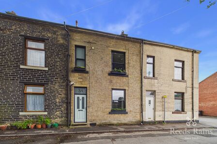 Wellington Road, 4 bedroom Mid Terrace House for sale, &pound;300,000