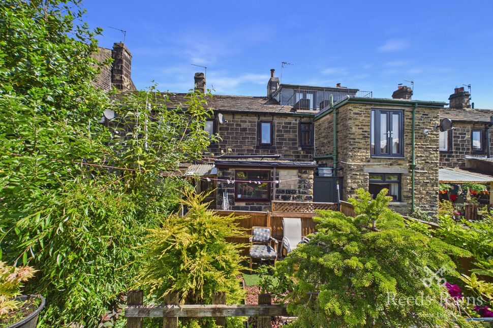 2 bedroom Mid Terrace House for sale
