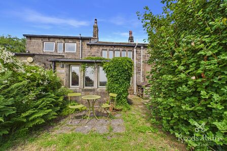 3 bedroom Mid Terrace House for sale