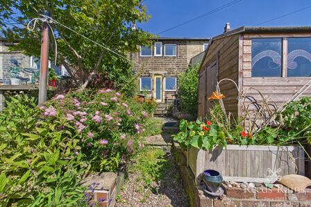 2 bedroom Mid Terrace House for sale