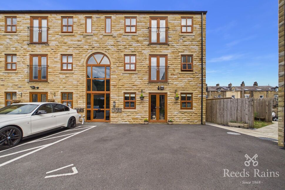 Main image of 2 bedroom Flat for sale, Mill Bank Close, Todmorden, OL14