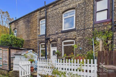 2 bedroom Mid Terrace House for sale