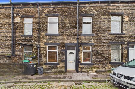 Victoria Street, 2 bedroom Mid Terrace House for sale, &pound;110,000