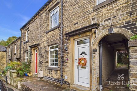 3 bedroom Mid Terrace House for sale