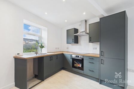 New Road, 2 bedroom Mid Terrace House for sale, &pound;160,000