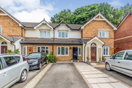 Westminster Close, 2 bedroom Mid Terrace House to rent, &pound;950 pcm