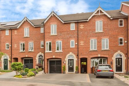 Hadrian Way, 3 bedroom Mid Terrace House for sale, £270,000