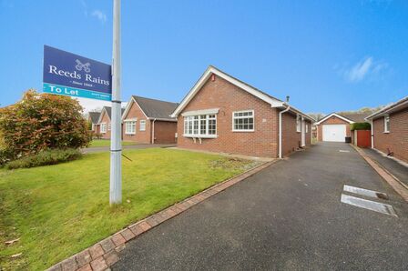 Ravenscroft, 2 bedroom Detached Bungalow to rent, £1,200 pcm