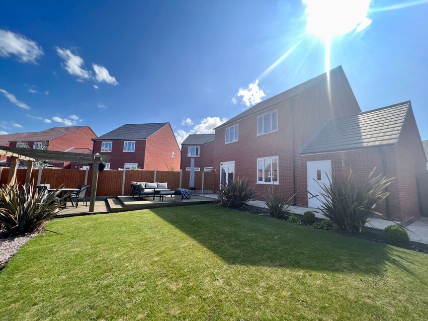 4 bedroom Detached House for sale, Merelake Way, Sandbach, CW11 £427,000