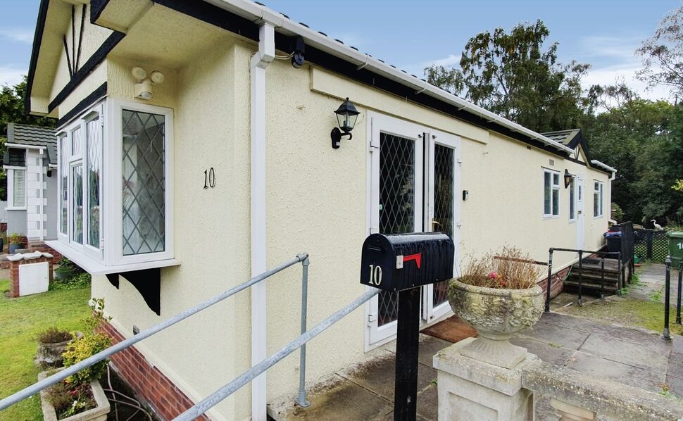 2 bedroom Property for sale, Woodlands Park, Wash Lane, WA16 £85,000