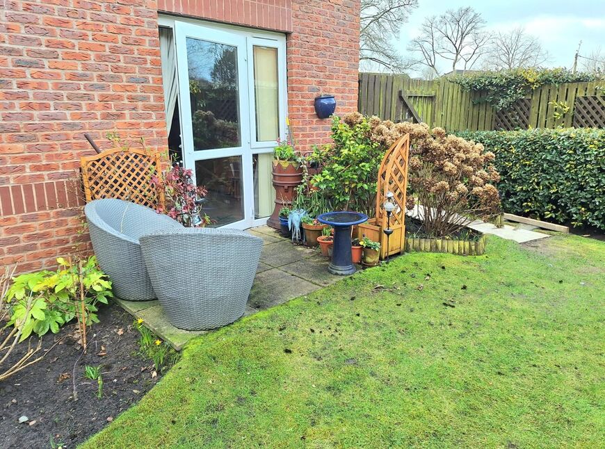 2 bedroom End Terrace House for sale, Booth Lane, Middlewich, CW10 £120,000