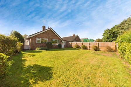 Lea Avenue, 2 bedroom Detached Bungalow for sale, £385,000