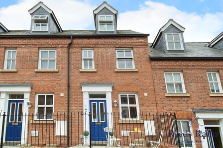 3 bedroom Mid Terrace House to rent