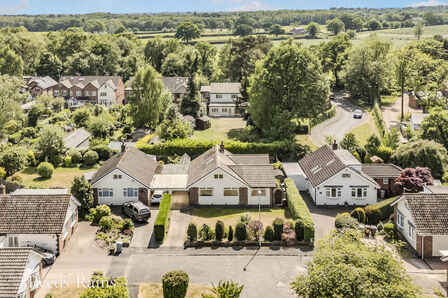 Lea Avenue, 4 bedroom Detached Bungalow for sale, £385,000