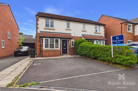 Dee Avenue, 3 bedroom Semi Detached House to rent, &pound;1,300 pcm