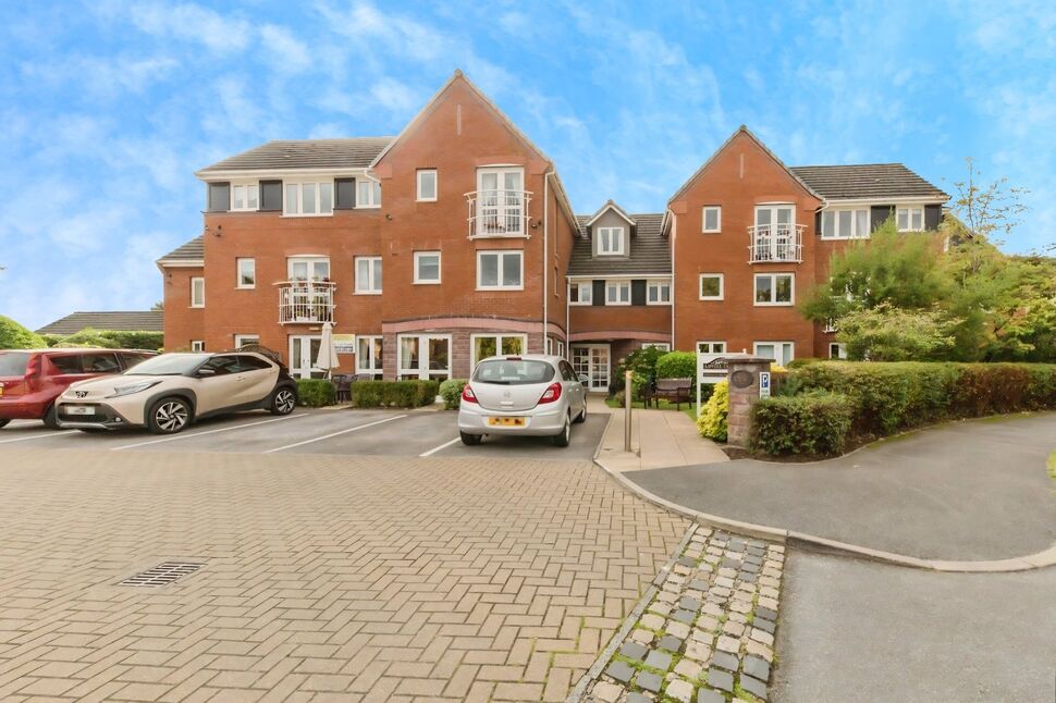 Main image of 2 bedroom Flat for sale, Parkway, Holmes Chapel, Cheshire, CW4