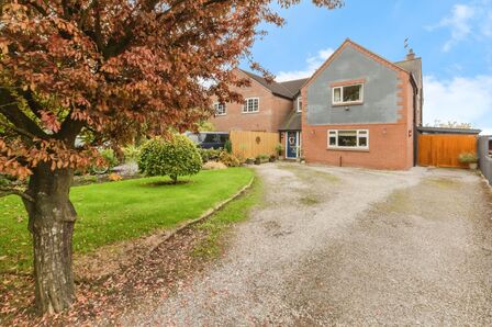 4 bedroom Semi Detached House for sale