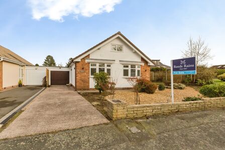 Forest Avenue, 2 bedroom Detached Bungalow for sale, &pound;475,000