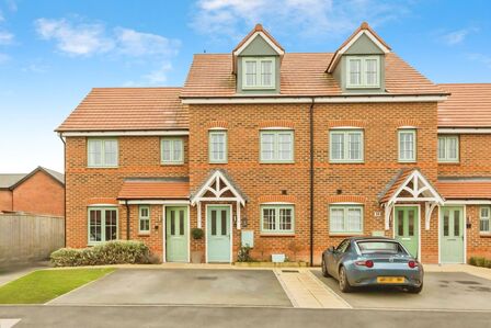 3 bedroom Mid Terrace House for sale