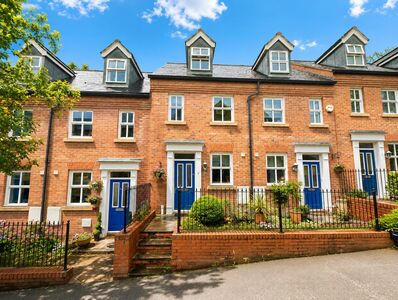 Wallcroft Gardens, 3 bedroom Mid Terrace House for sale, &pound;175,000