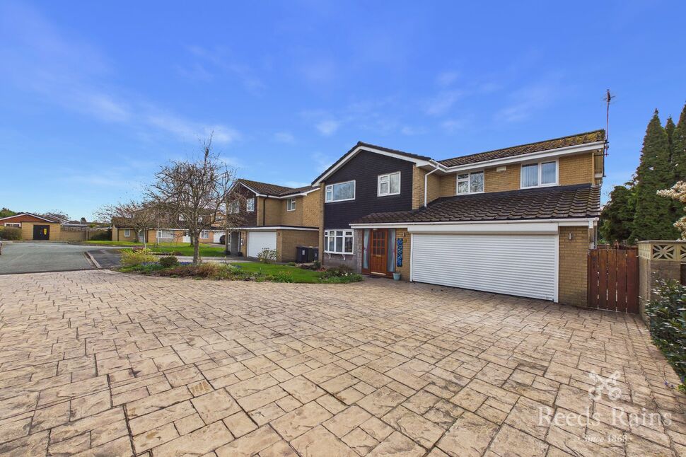 Main image of 4 bedroom Detached House for sale, Thirlmere Close, Holmes Chapel, Cheshire, CW4