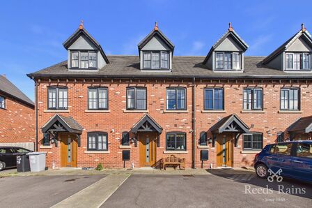 Alder Way, 3 bedroom Mid Terrace House for sale, &pound;165,000
