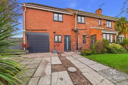 5 bedroom Semi Detached House for sale
